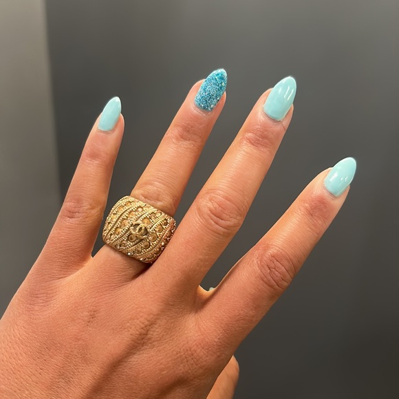 Chanel Ring - Yellow Gold with Gradient Stones - Picture 4 of 4